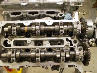 Ford 3.0L DOHC cylinder head installation