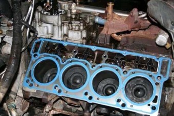 Ford 6.0L cylinder head installation