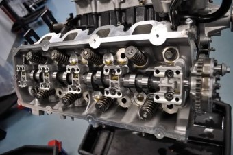 Ford 6.2L cylinder head installation